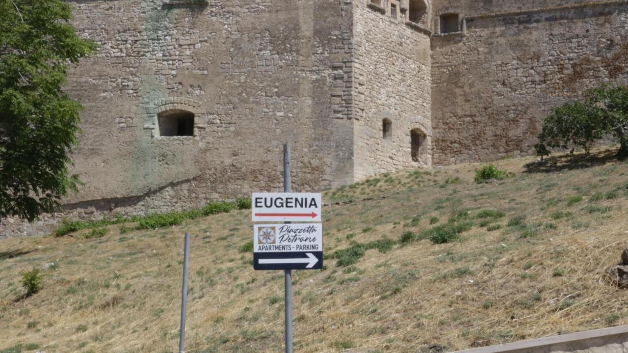 Piazzetta Petrone Apartments + Parking Βιέστε Εξωτερικό φωτογραφία